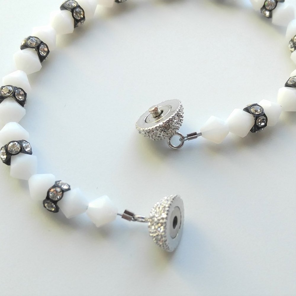 Handmade Swarovski White Alabaster Beaded Bracelet - Picture 2 of 4